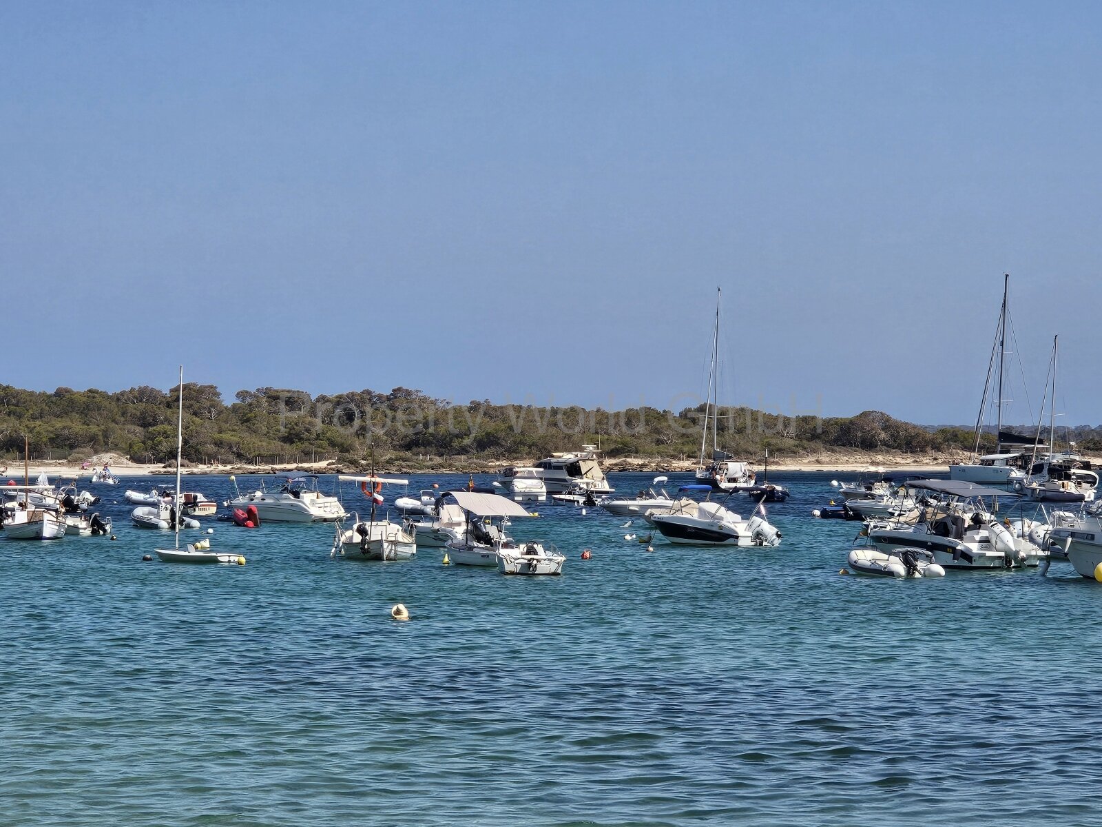 eine kleine Bar am Naturstrand - Hafen